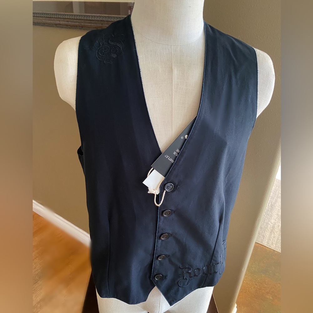 Men’s ROAR “FAMILA ” Vest in Black  Size XL Great for the Holidays